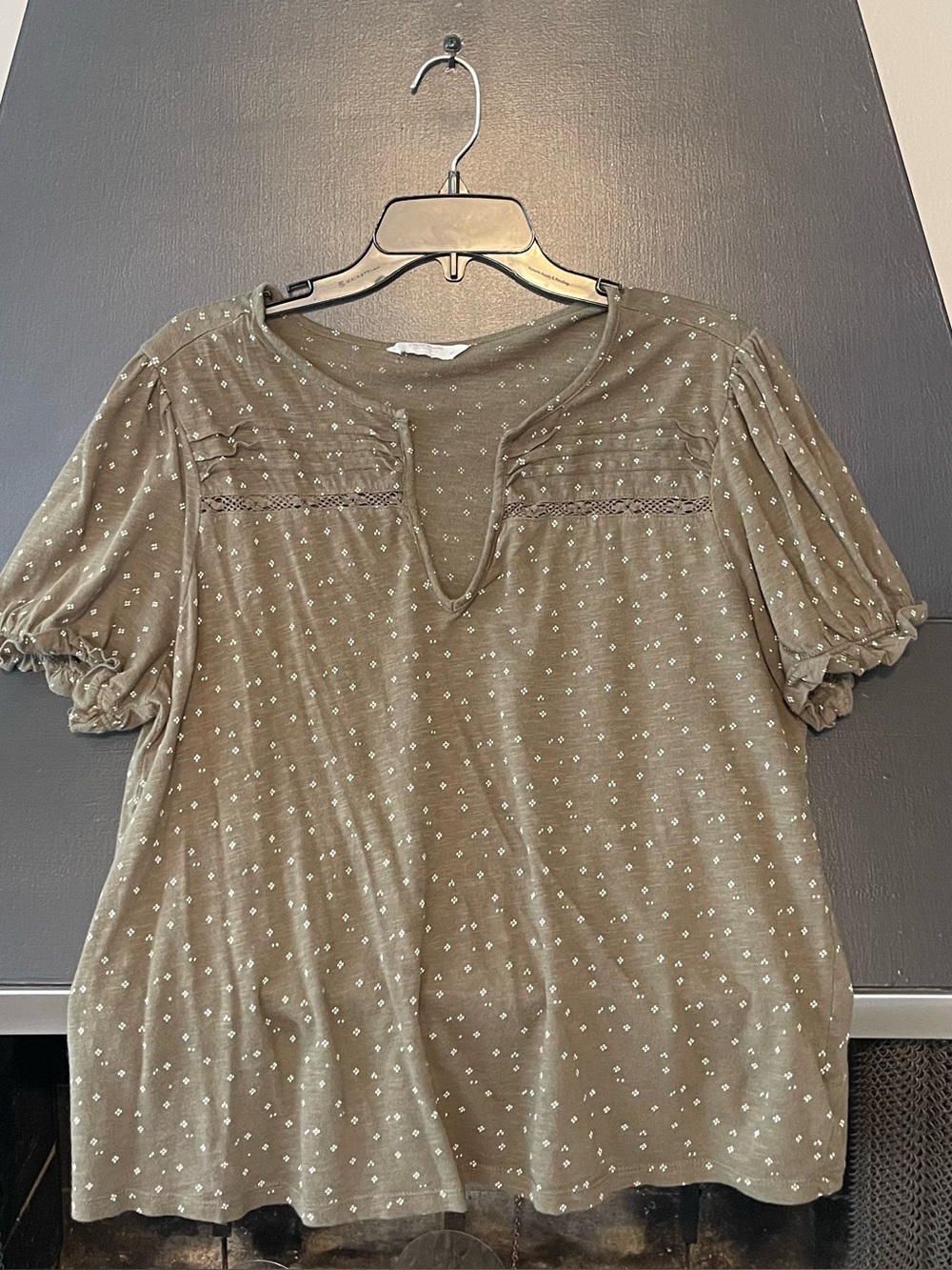 Women’s Olive Puff-Sleeve V-Notch Top